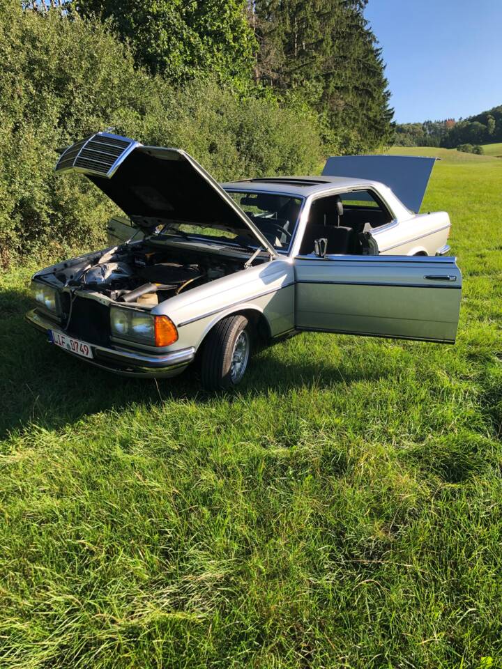 Afbeelding 34/53 van Mercedes-Benz 230 CE (1984)