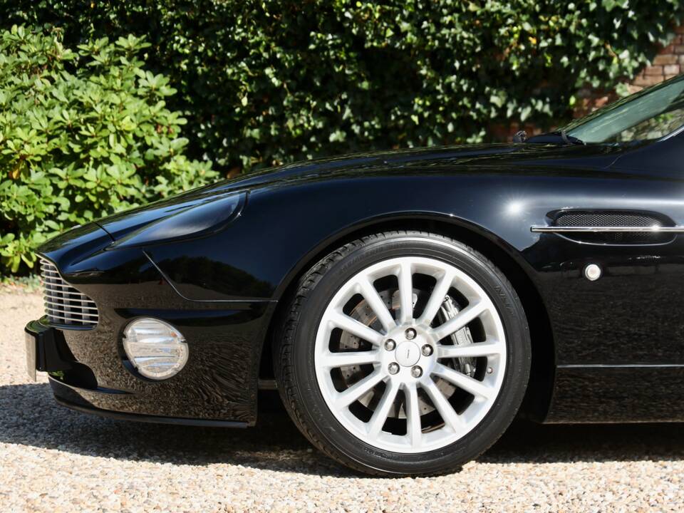 Image 41/50 of Aston Martin V12 Vanquish (2002)