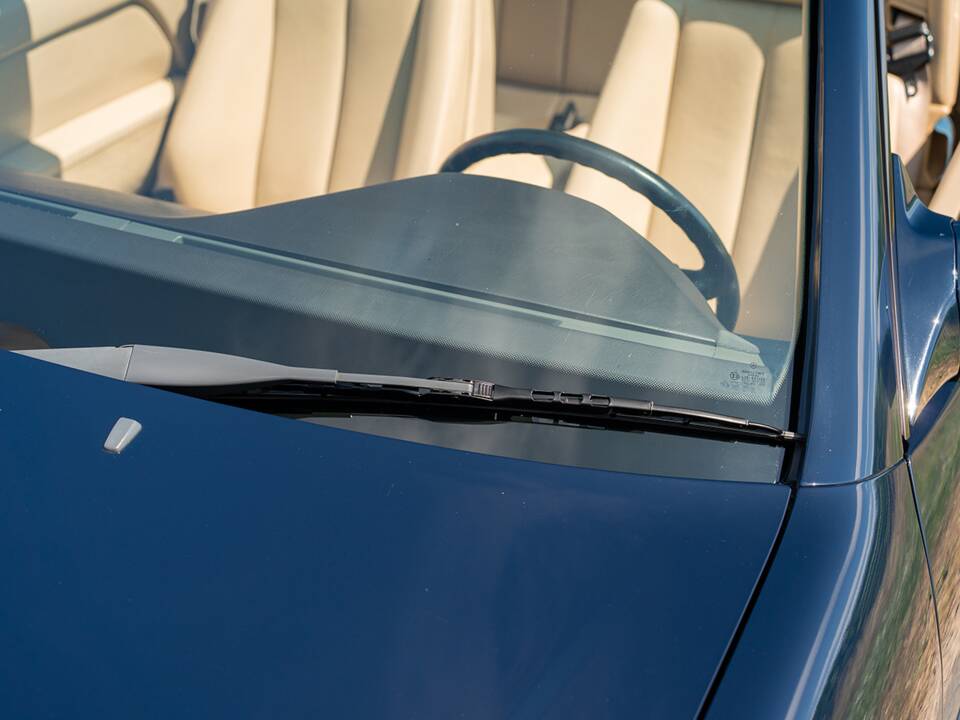 Image 11/44 de Mercedes-Benz 500 SL (1990)