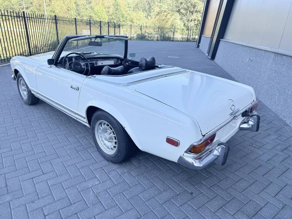 Image 7/50 of Mercedes-Benz 280 SL (1970)