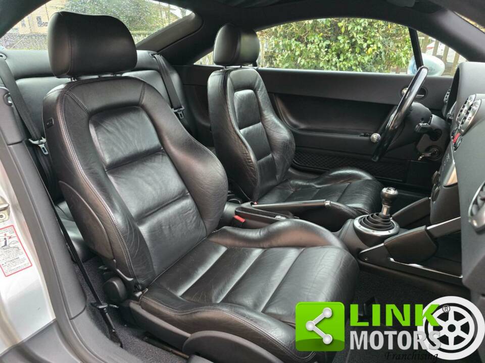 Bild 8/10 von Audi TT 1.8 T quattro (2000)
