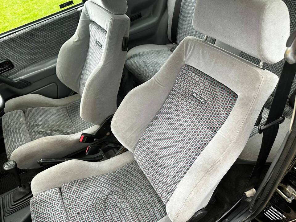 Image 28/38 de Ford Escort turbo RS (1990)