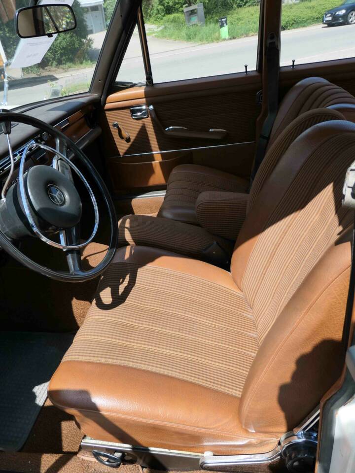 Image 10/50 of Mercedes-Benz 280 SE (1970)