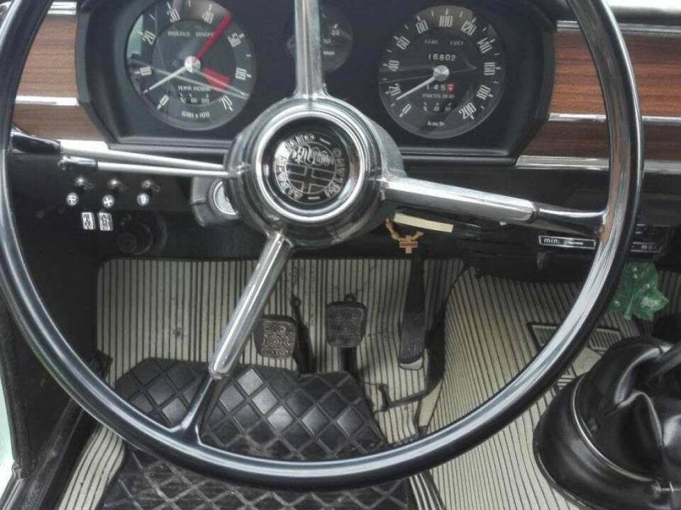 Imagen 13/17 de Alfa Romeo Giulia 1300 TI (1968)
