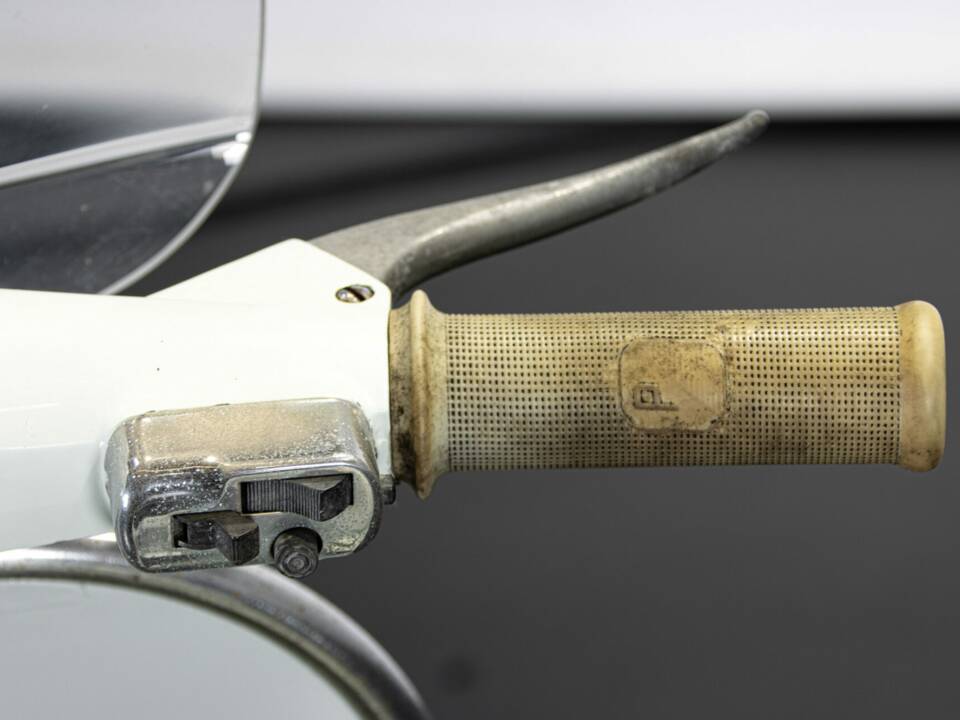 Image 50/50 de Piaggio Vespa 125 Super (1966)