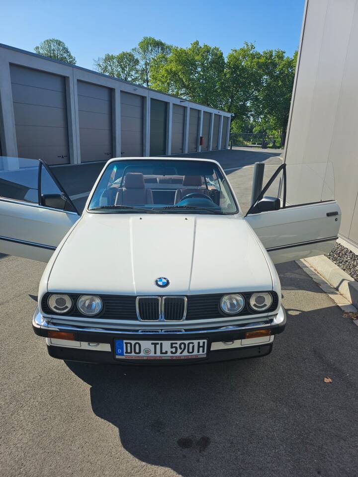 Immagine 36/67 di BMW 320i (1990)
