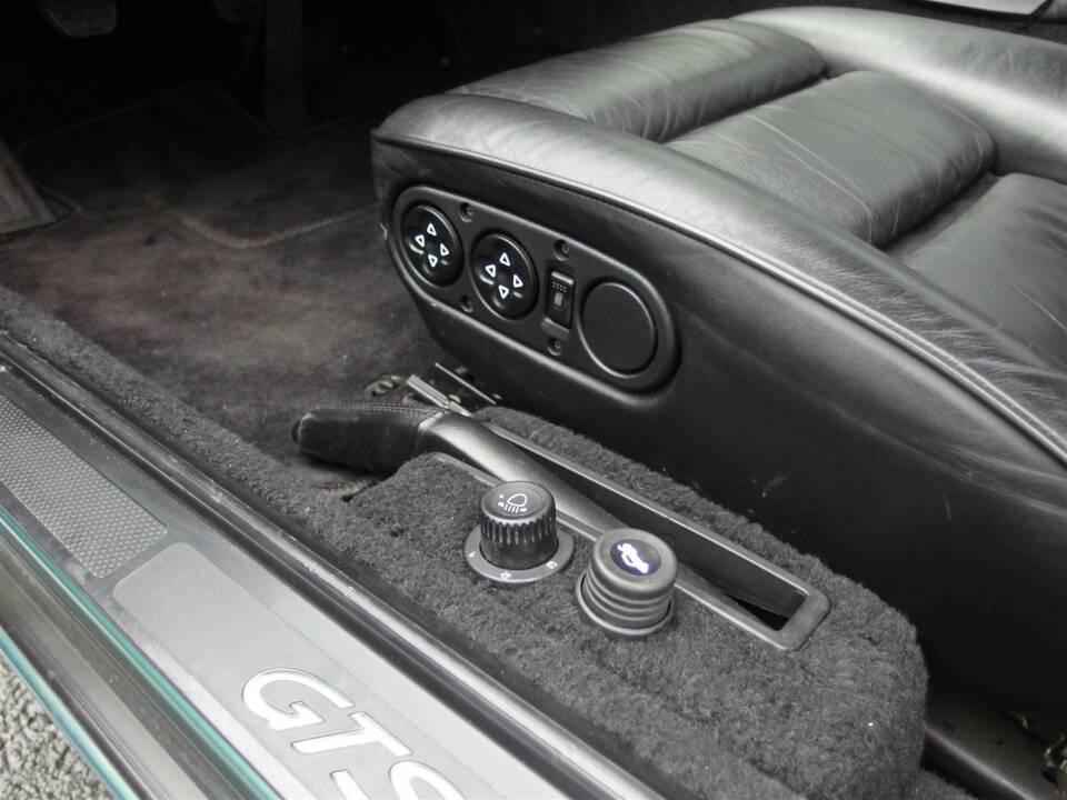 Bild 39/99 von Porsche 928 GTS (1992)