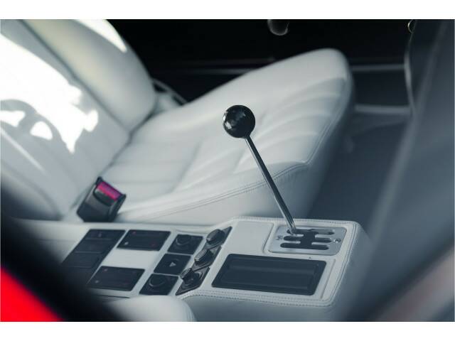 Image 16/39 of Ferrari 208 GTB Turbo (1987)