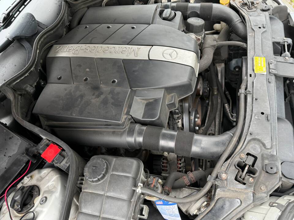 Image 12/27 of Mercedes-Benz CLK 320 (2002)