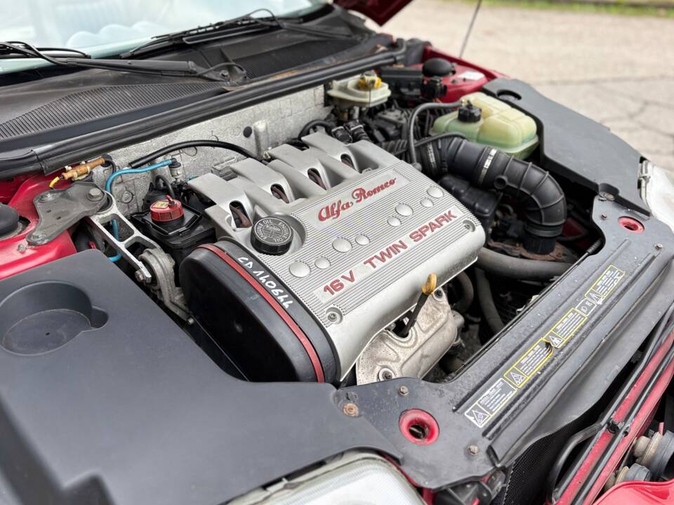 Image 8/26 of Alfa Romeo GTV 1.8 Twin Spark (1999)