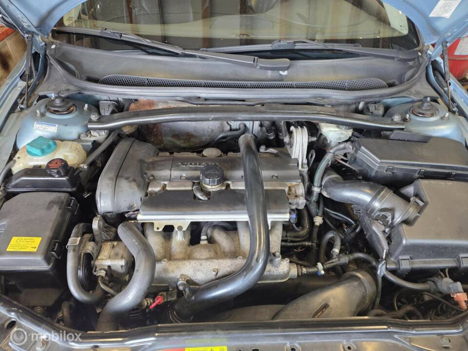 Image 34/40 of Volvo V 70 2.5T (2004)