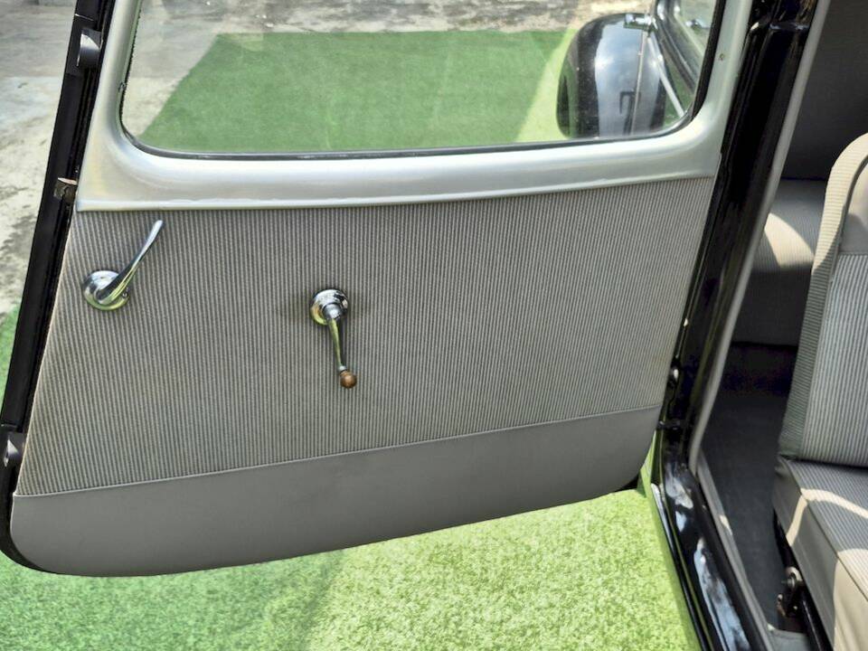 Image 26/47 of Citroën Traction Avant 11 BL (1955)