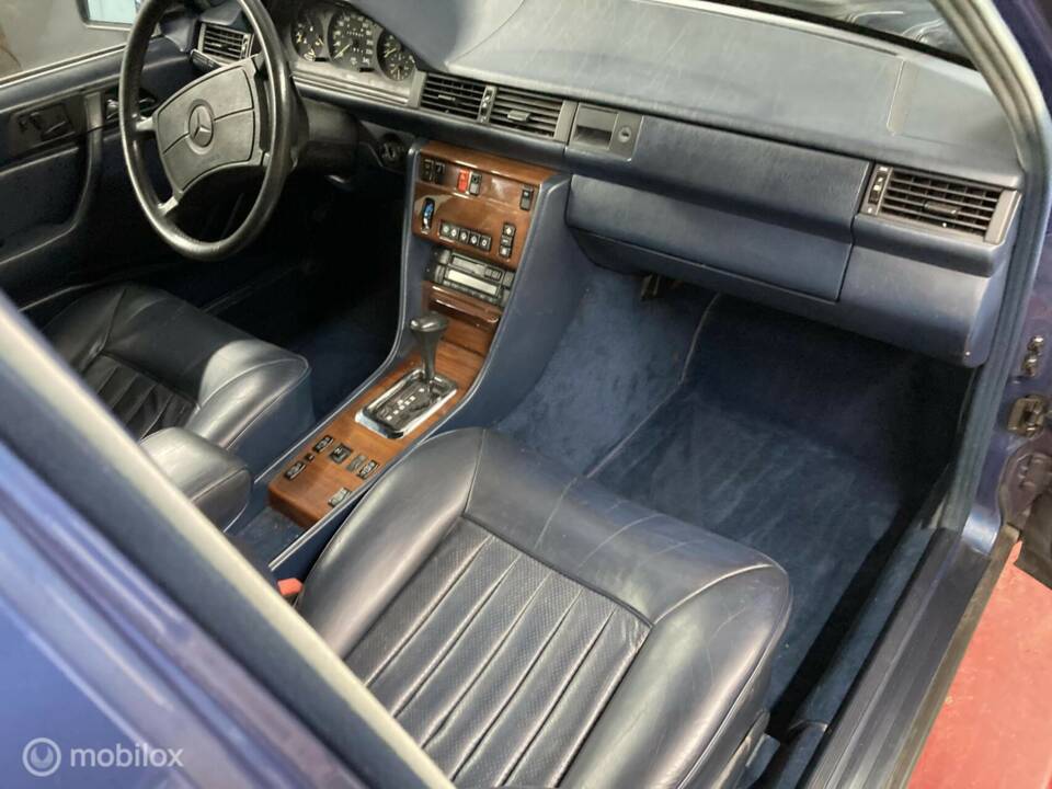 Bild 37/50 von Mercedes-Benz 300 E (1986)