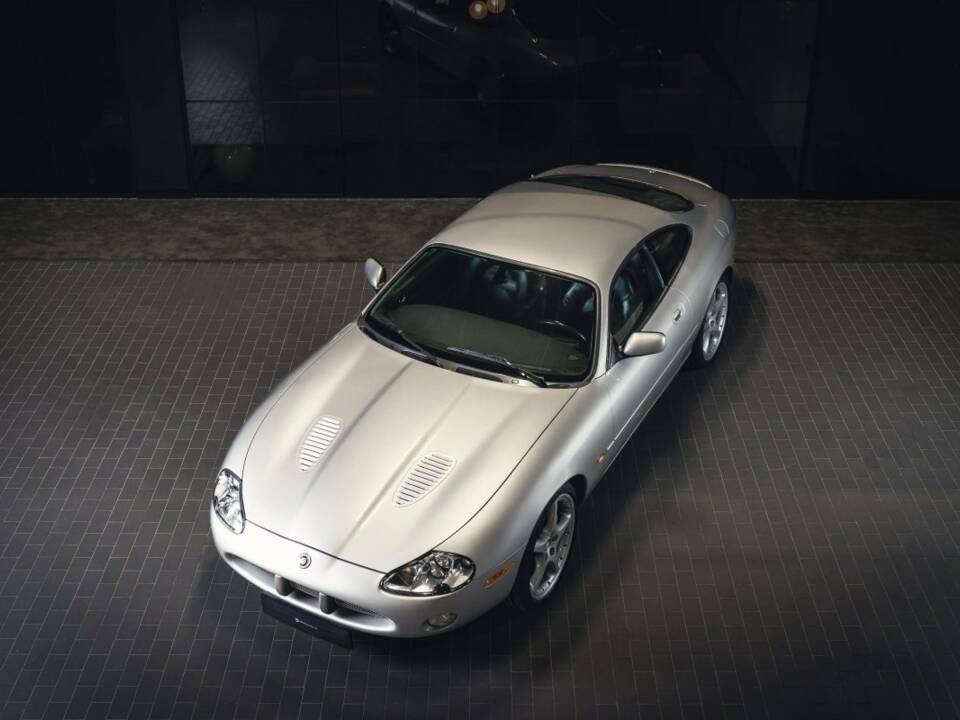 Image 1/15 of Jaguar XKR "Silverstone" (2000)