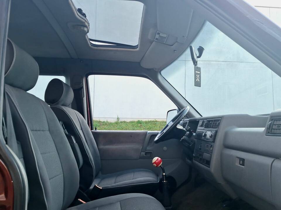 Imagen 6/8 de Volkswagen T4 Multivan 2.5 (1993)