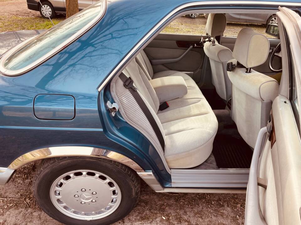 Image 11/14 of Mercedes-Benz 500 SE (1983)