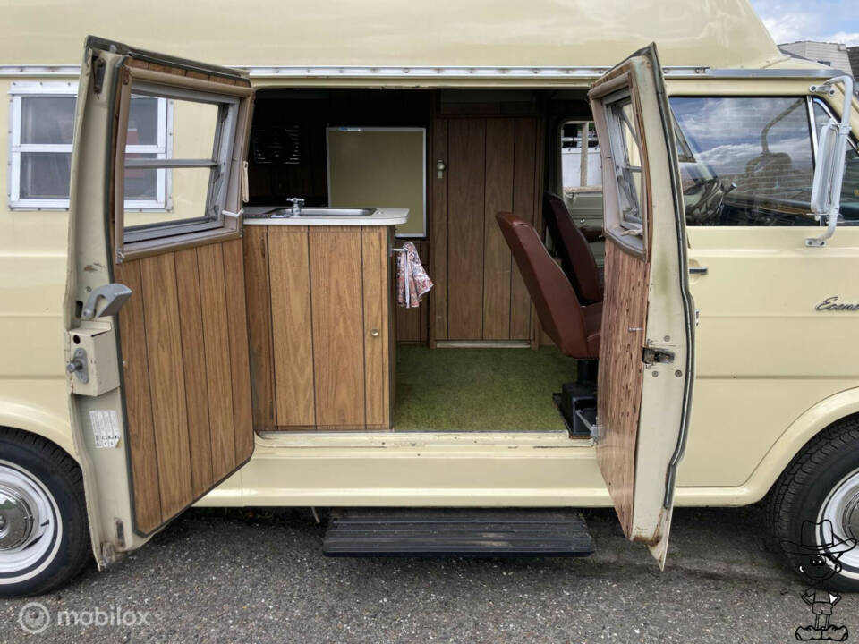 Image 4/50 of Ford Econoline E 300 (1971)