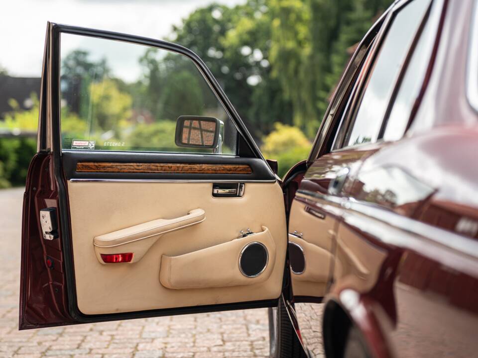 Bild 21/46 von Jaguar XJ 12 (1991)