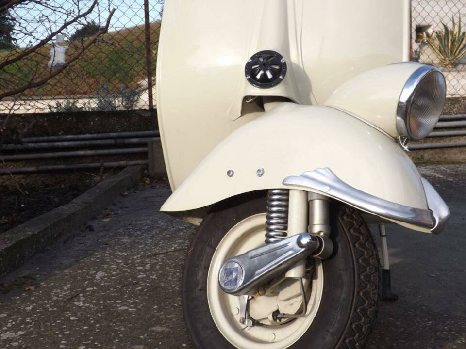 Immagine 26/38 di Piaggio Vespa 125 (1957)