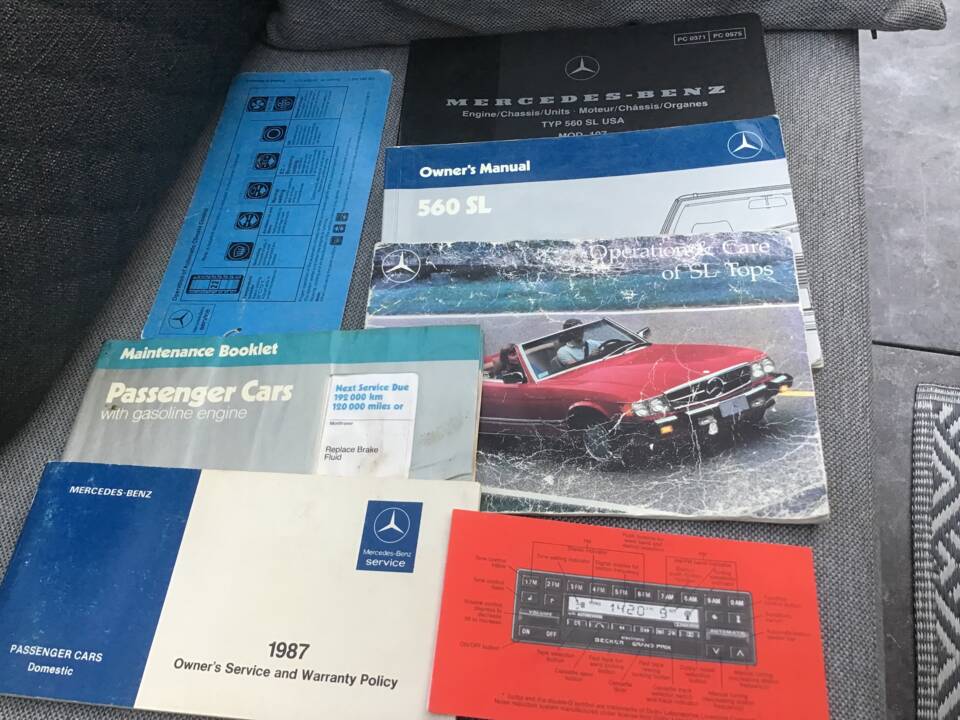 Image 16/16 of Mercedes-Benz 560 SL (1987)