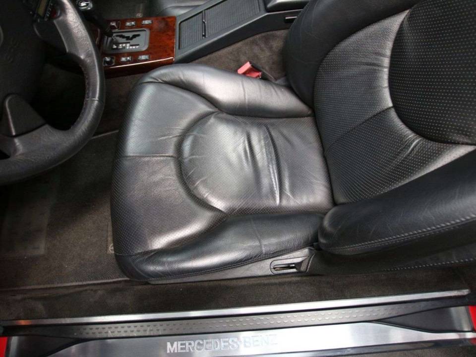 Image 12/30 of Mercedes-Benz SL 500 (1997)