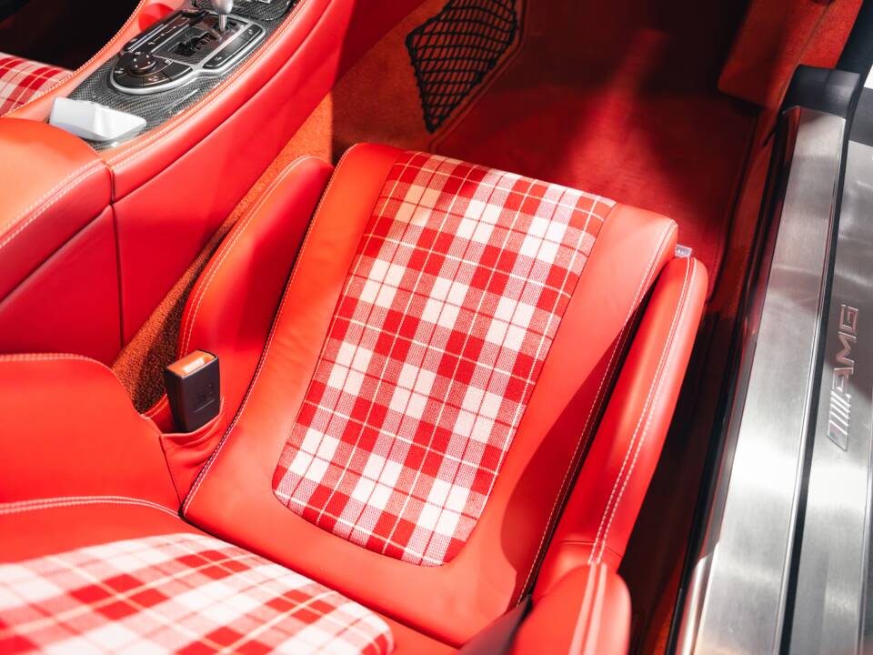 Afbeelding 32/47 van Mercedes-Benz SL 65 AMG Black Series (2010)