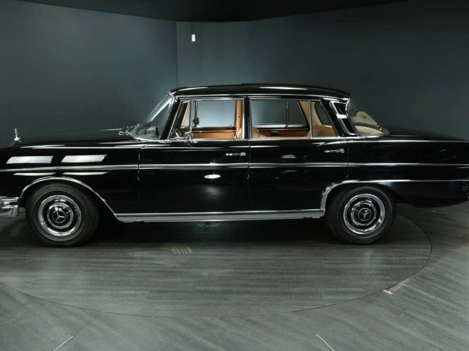Imagen 3/30 de Mercedes-Benz 300 SE (1961)