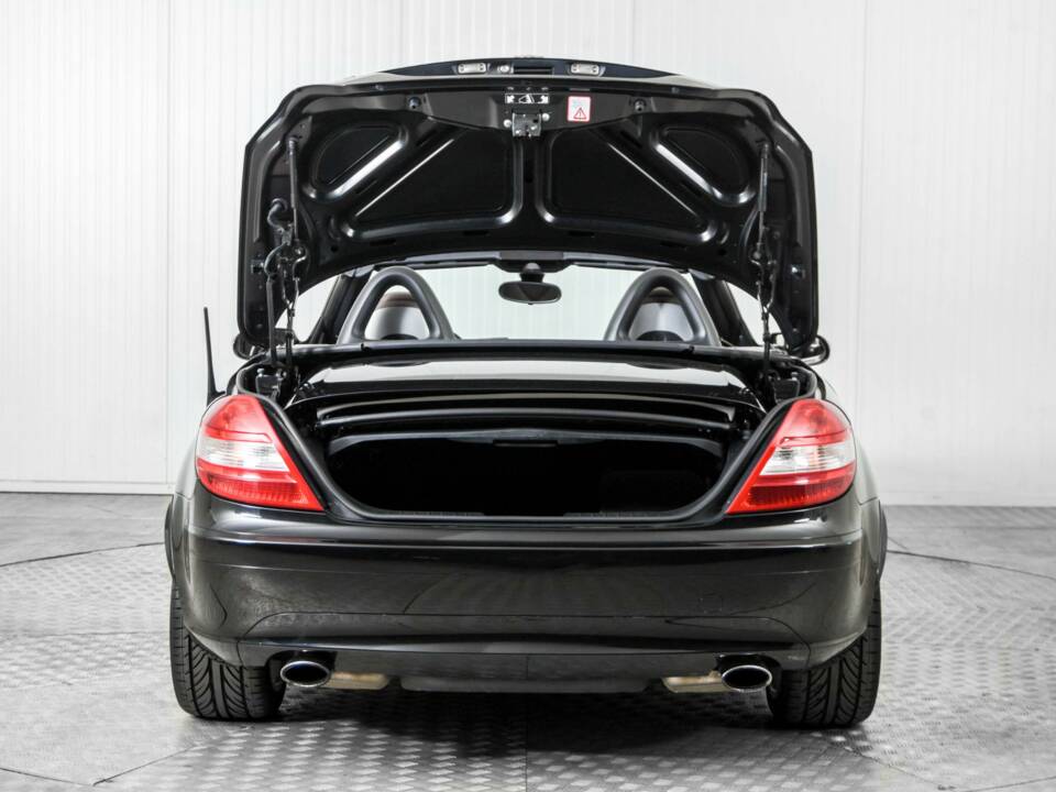 Immagine 41/50 di Mercedes-Benz SLK 200 Kompressor (2004)