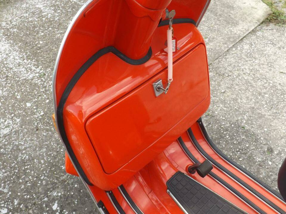 Immagine 11/50 di Piaggio Vespa P 200 E (1982)