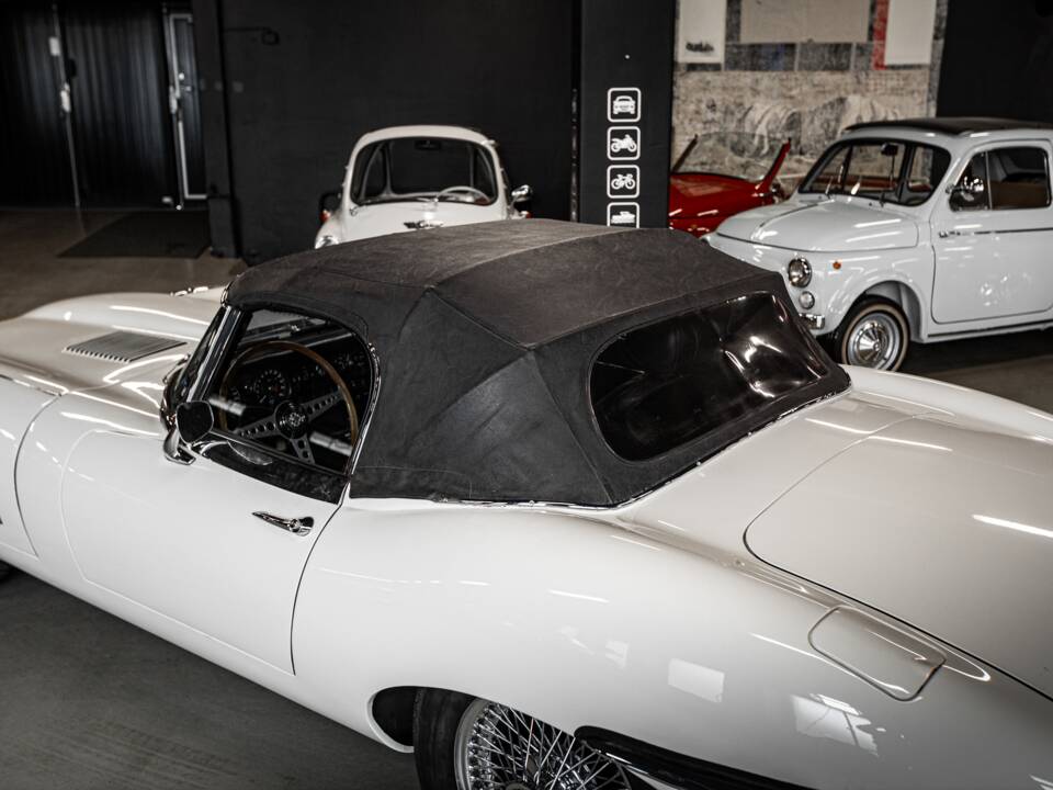 Image 51/53 de Jaguar E-Type (1970)