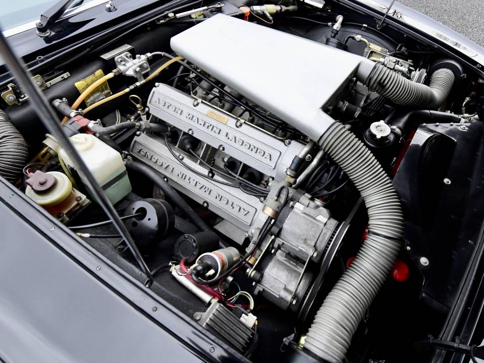 Immagine 23/48 di Aston Martin V8 Volante (1978)
