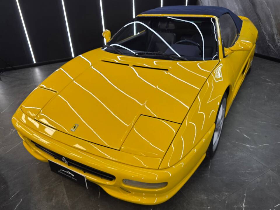 Bild 21/25 von Ferrari F 355 Spider (1996)