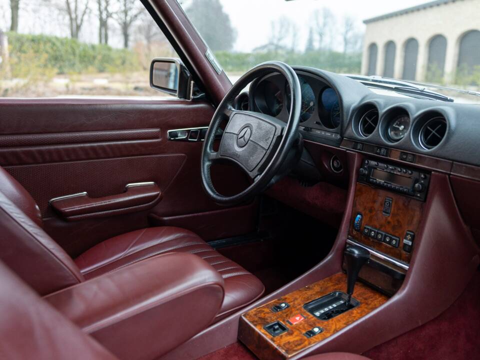 Afbeelding 29/50 van Mercedes-Benz 560 SL (1986)