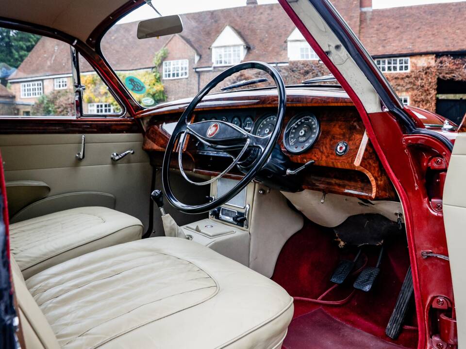 Image 4/42 of Jaguar Mk II 3.8 (1962)
