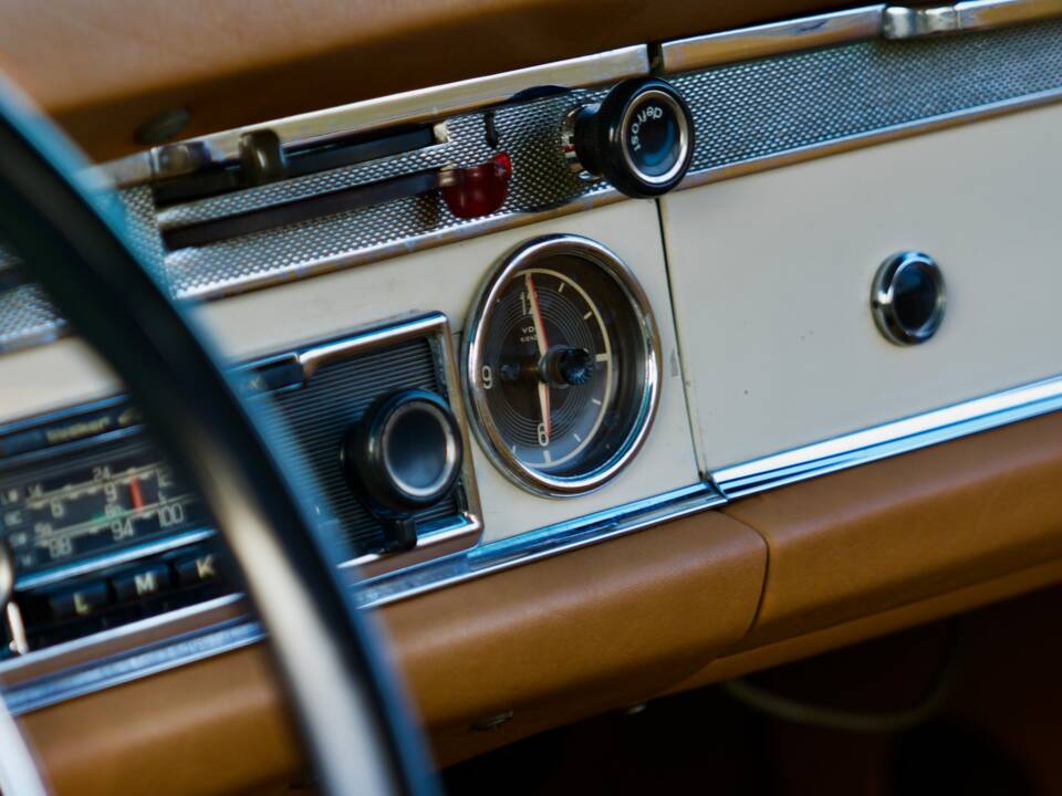 Image 14/20 of Mercedes-Benz 230 SL (1964)