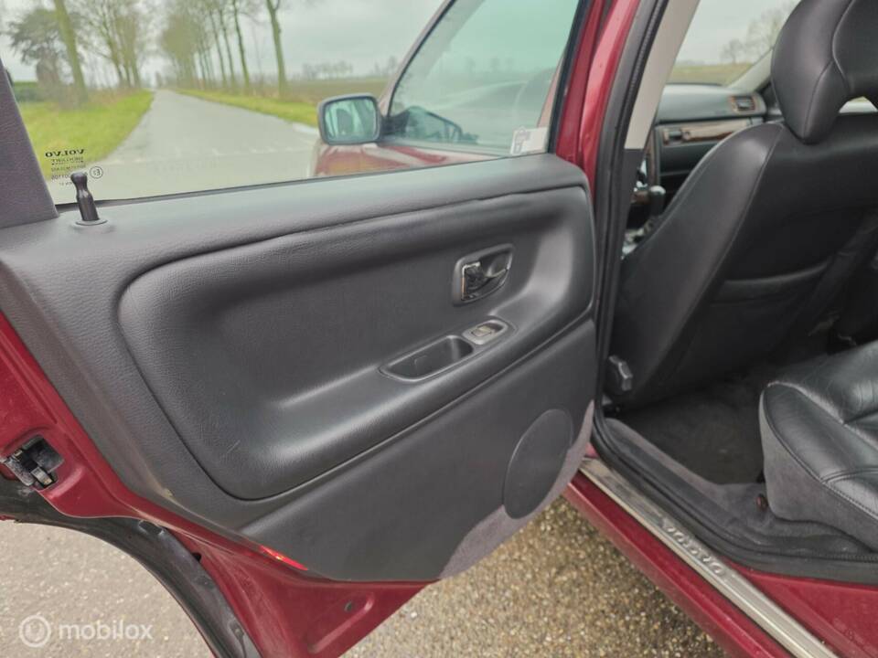 Bild 21/37 von Volvo V 70 2.5 (1997)