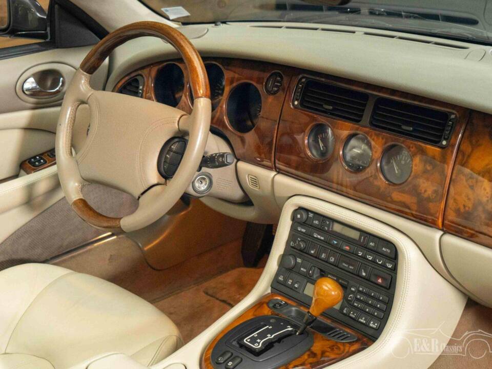 Image 10/19 de Jaguar XK8 4.0 (1998)