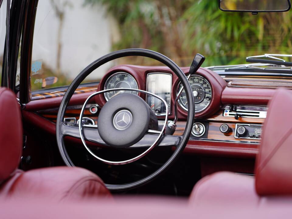 Afbeelding 2/14 van Mercedes-Benz 280 SE 3,5 (1970)