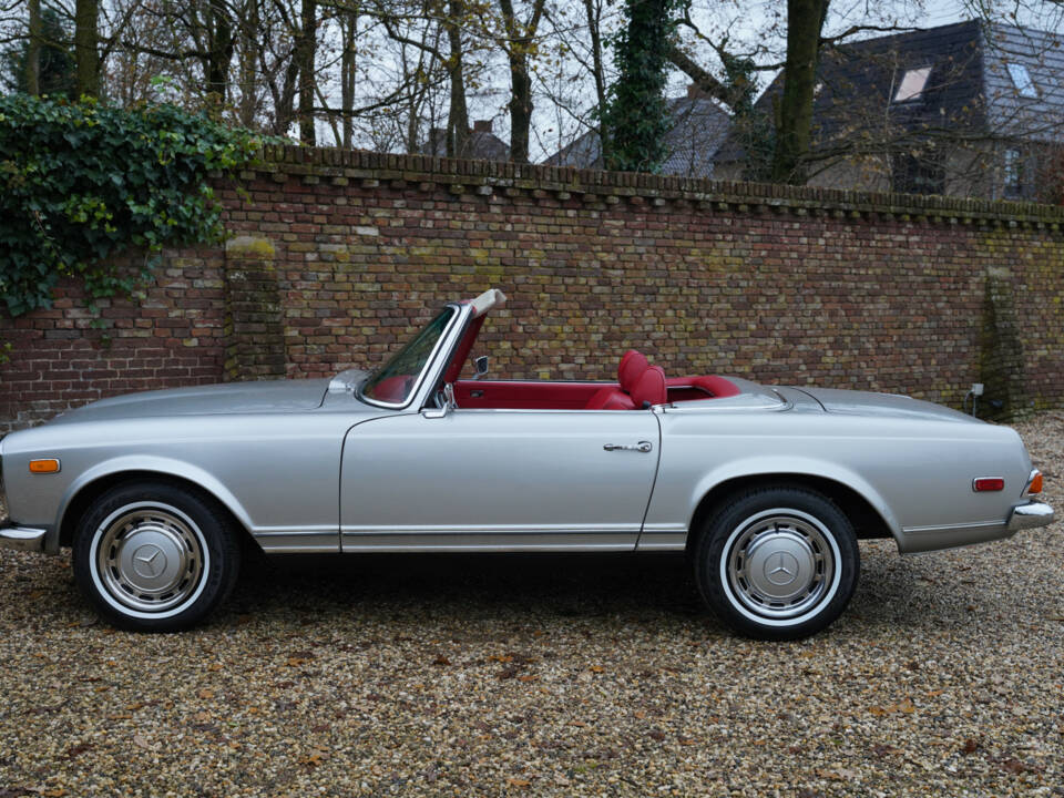 Image 15/50 of Mercedes-Benz 280 SL (1969)