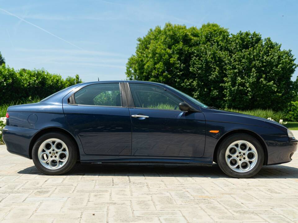 Imagen 5/50 de Alfa Romeo 156 2.5 V6 (2000)