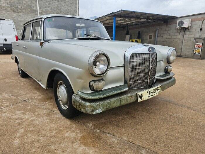 Image 2/7 of Mercedes-Benz 190 Dc (1964)