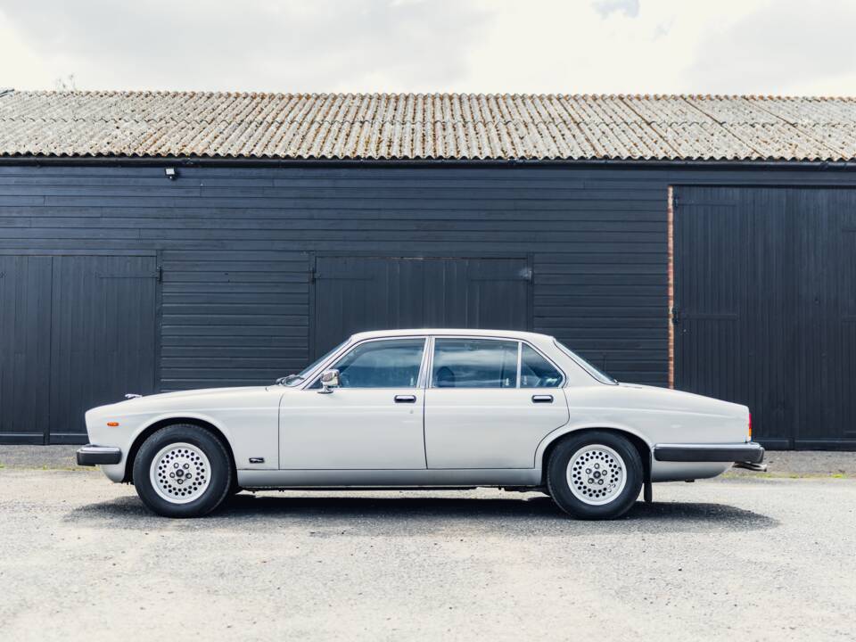 Imagen 20/50 de Jaguar XJ 6 4.2 (1982)