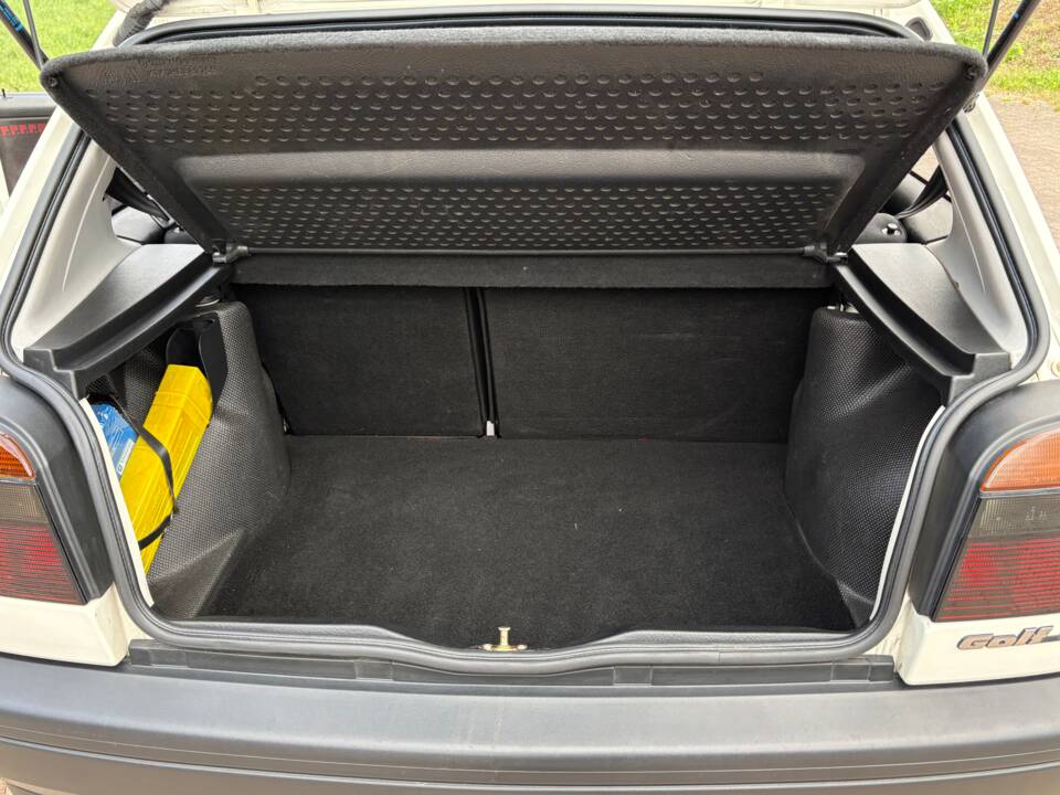Immagine 4/26 di Volkswagen Golf III 1.8 (1993)