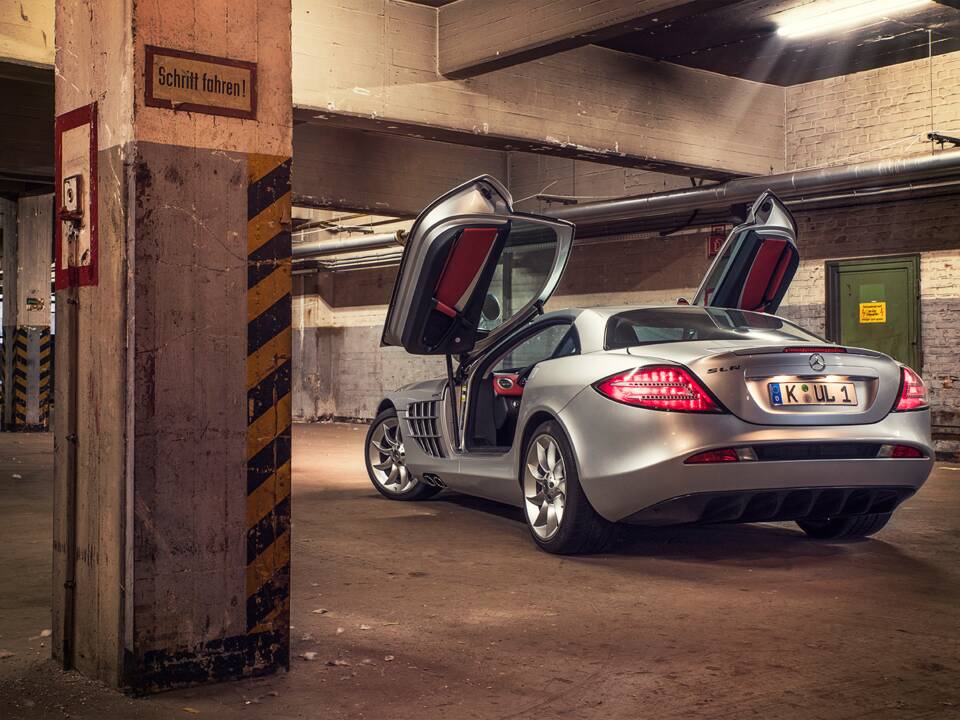 Image 7/61 of Mercedes-Benz SLR McLaren (2004)
