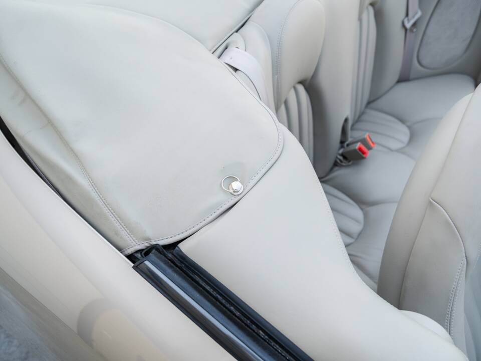 Image 85/91 de Jaguar XK8 4.0 (2000)