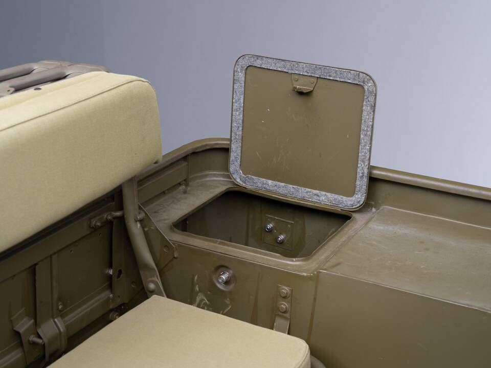 Image 32/35 of Jeep Willys-Overland CJ-3A (1944)
