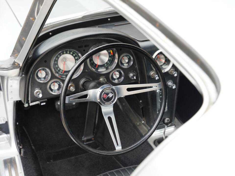Image 31/50 of Chevrolet Corvette Sting Ray (1963)