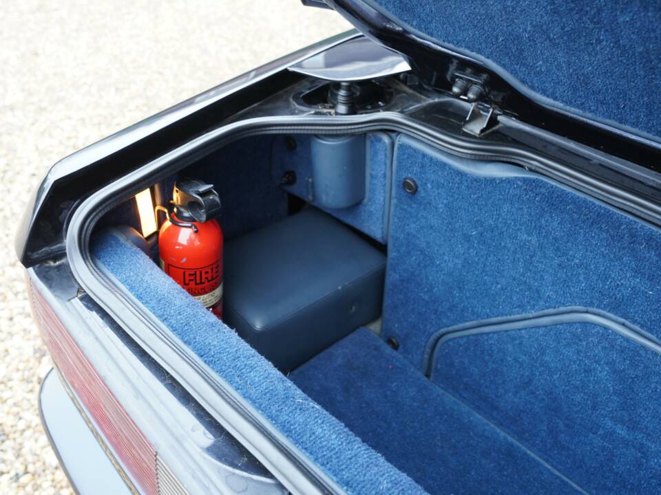 Bild 24/50 von Aston Martin Virage Volante (1994)