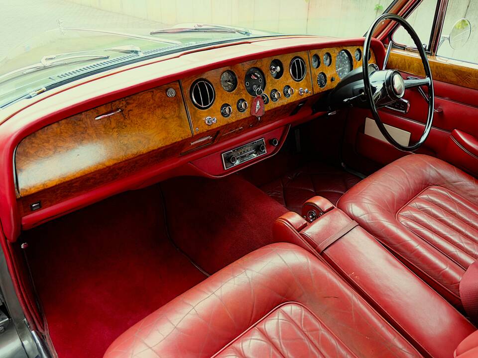 Image 34/48 of Bentley T 1 (1967)