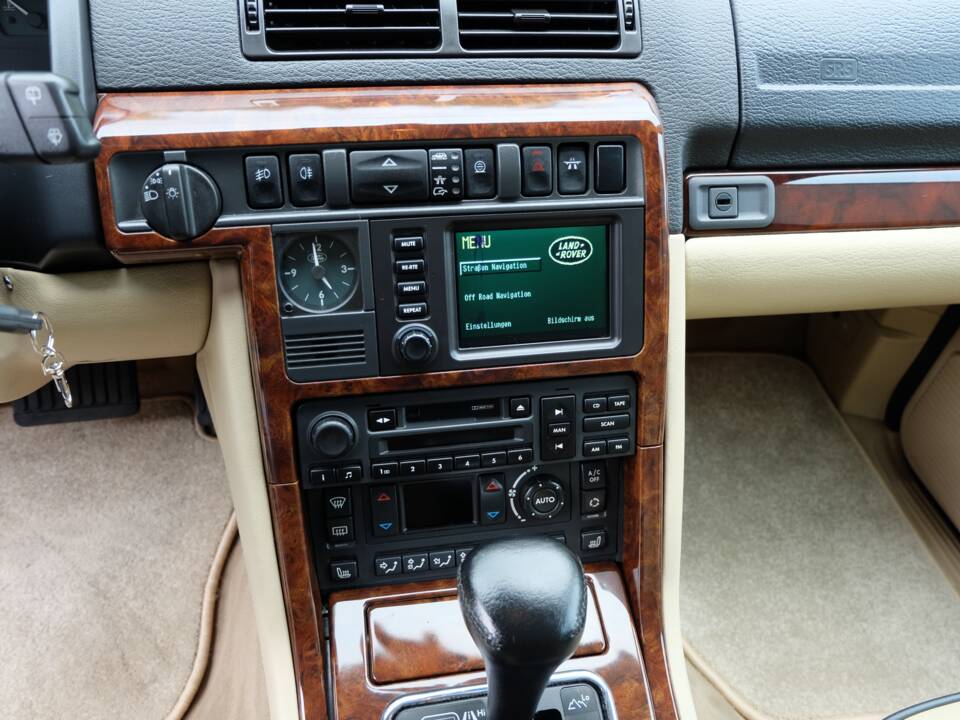 Afbeelding 25/95 van Land Rover Range Rover 4.6 Vogue (2002)